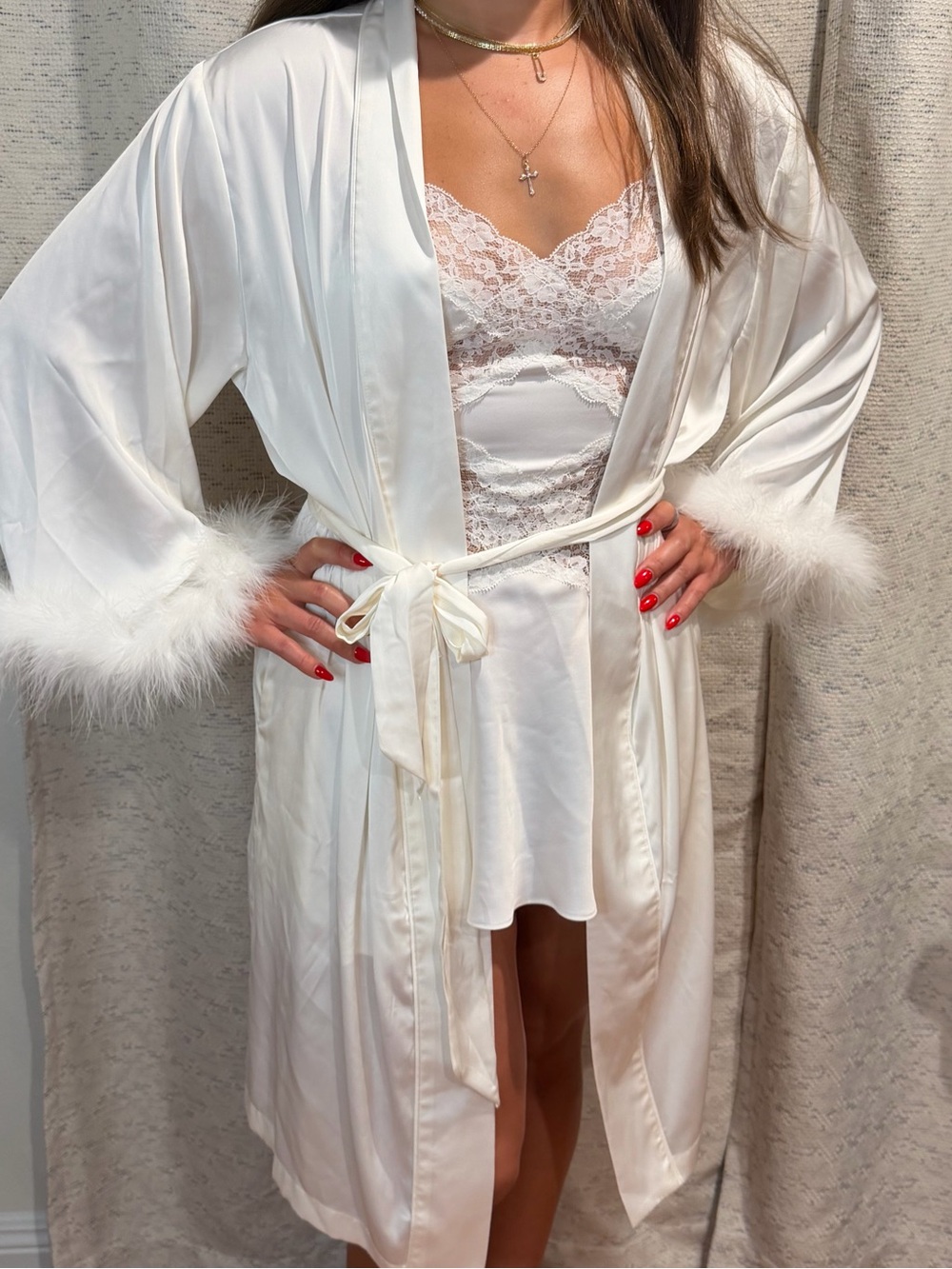 House of Harlow 1960 White Satin Feather Sleeve Robe - Picture 7 of 15